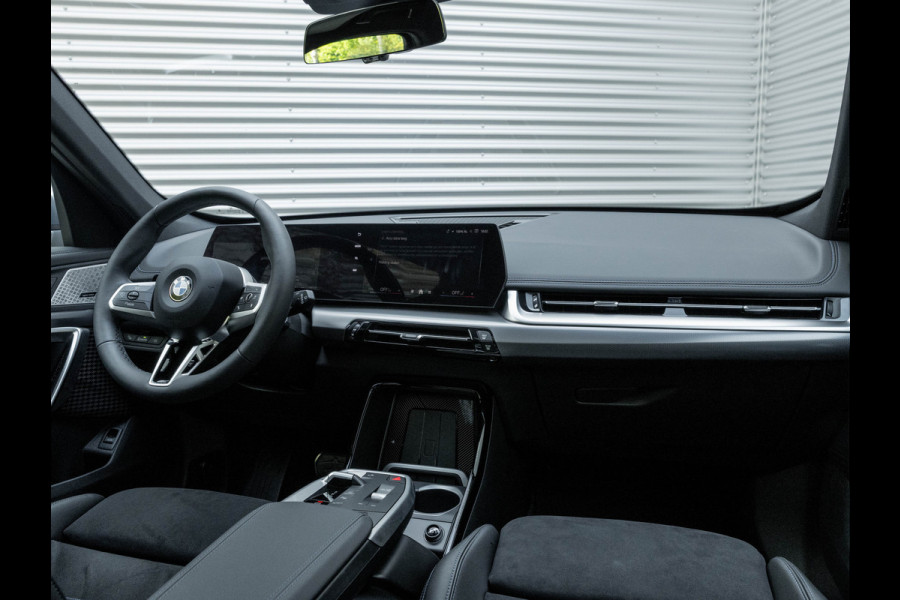 BMW X1 sDrive18i M-Sport - Pano - Trekhaak - Driving Ass Plus - Harman Kardon