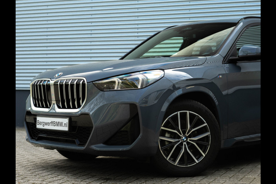 BMW X1 sDrive18i M-Sport - Pano - Trekhaak - Driving Ass Plus - Harman Kardon