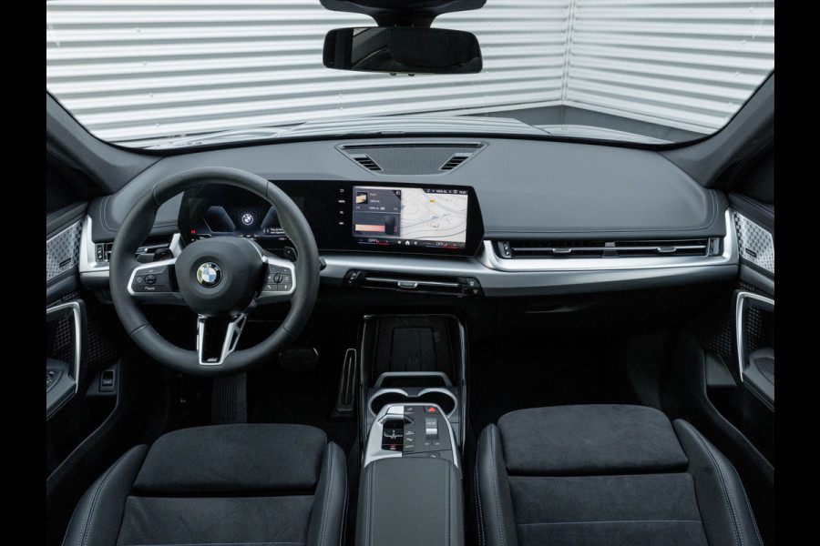 BMW X1 sDrive18i M-Sport - Pano - Trekhaak - Driving Ass Plus - Harman Kardon