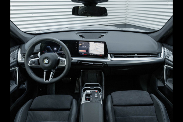 BMW X1 sDrive18i M-Sport - Pano - Trekhaak - Driving Ass Plus - Harman Kardon