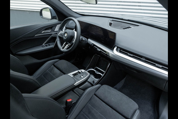 BMW X1 sDrive18i M-Sport - Pano - Trekhaak - Driving Ass Plus - Harman Kardon