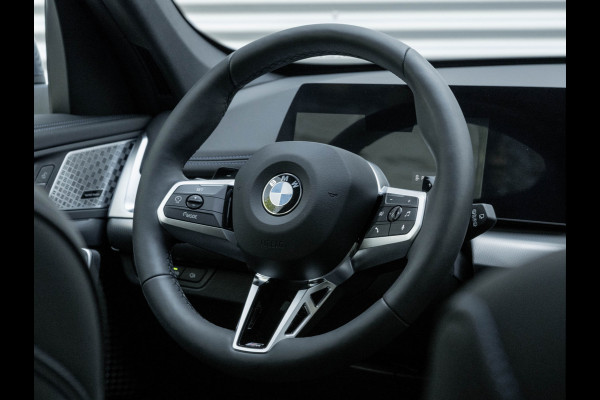 BMW X1 sDrive18i M-Sport - Pano - Trekhaak - Driving Ass Plus - Harman Kardon
