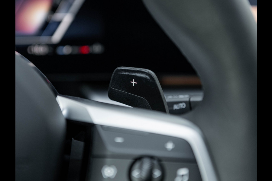 BMW X1 sDrive18i M-Sport - Pano - Trekhaak - Driving Ass Plus - Harman Kardon