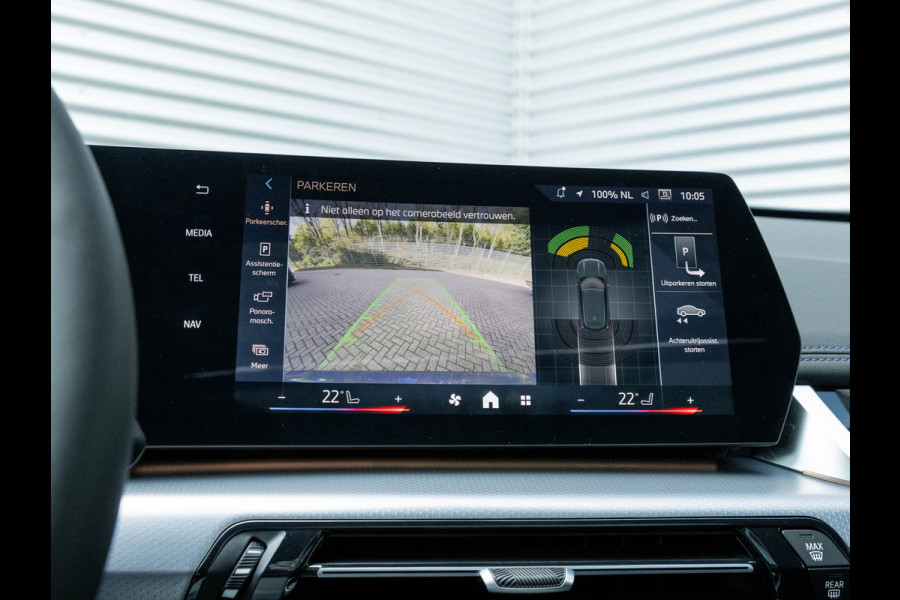 BMW X1 sDrive18i M-Sport - Pano - Trekhaak - Driving Ass Plus - Harman Kardon