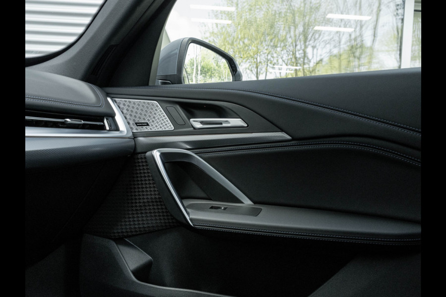 BMW X1 sDrive18i M-Sport - Pano - Trekhaak - Driving Ass Plus - Harman Kardon
