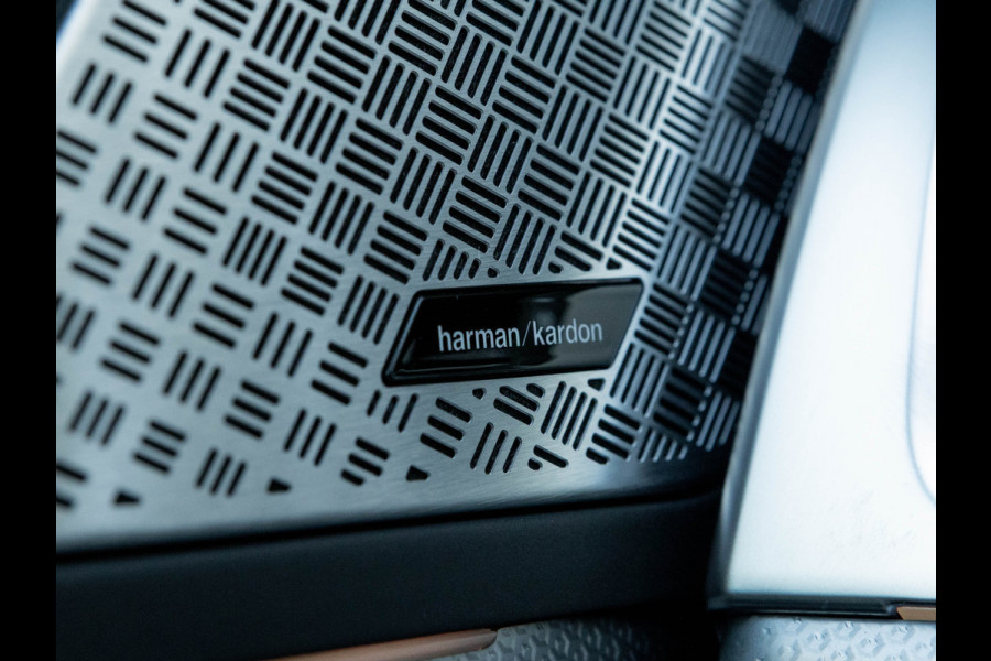 BMW X1 sDrive18i M-Sport - Pano - Trekhaak - Driving Ass Plus - Harman Kardon