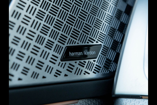 BMW X1 sDrive18i M-Sport - Pano - Trekhaak - Driving Ass Plus - Harman Kardon