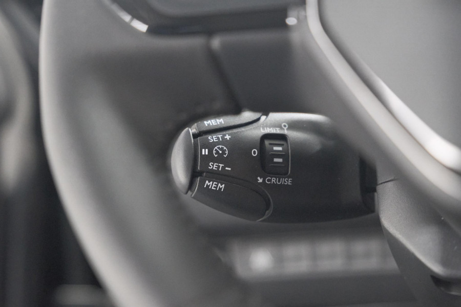 Peugeot 208 PureTech 100 Allure Pack | Camera | Apple Carplay | Stoelverwarming | Parkeersensoren