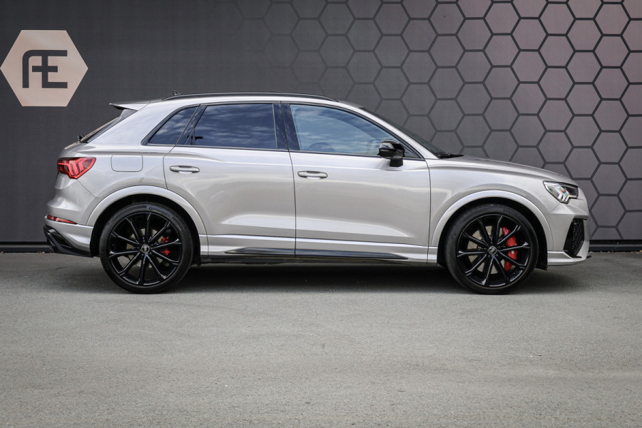 Audi RS Q3 TFSI 2.5 | SONOS AUDIO | CARPLAY | ADAPTIVE CRUISE CONTROL | PANORAMADAK | ELEK. TREKHAAK | RS BLUE DIAMOND LEATHER | AUDI EXCLU Q3 RSQ3