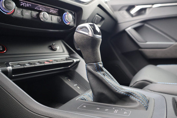 Audi RS Q3 TFSI 2.5 | SONOS AUDIO | CARPLAY | ADAPTIVE CRUISE CONTROL | PANORAMADAK | ELEK. TREKHAAK | RS BLUE DIAMOND LEATHER | AUDI EXCLU Q3 RSQ3