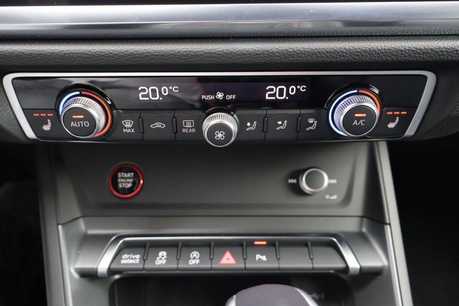Audi RS Q3 TFSI 2.5 | SONOS AUDIO | CARPLAY | ADAPTIVE CRUISE CONTROL | PANORAMADAK | ELEK. TREKHAAK | RS BLUE DIAMOND LEATHER | AUDI EXCLU Q3 RSQ3