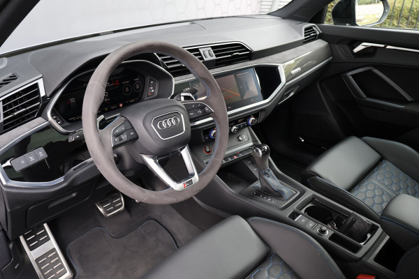 Audi RS Q3 TFSI 2.5 | SONOS AUDIO | CARPLAY | ADAPTIVE CRUISE CONTROL | PANORAMADAK | ELEK. TREKHAAK | RS BLUE DIAMOND LEATHER | AUDI EXCLU Q3 RSQ3