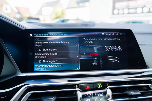BMW X5 XDrive45e High Executive | Massage | Swarovski | Panorama | BMW Laser koplampen | Stoelverkoeling | Luchtvering | Head up |