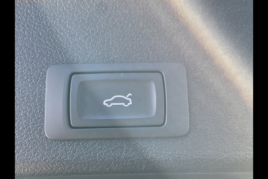Audi A4 Avant 35 TFSI S edition Virtual Carplay Stoelverw Keyless Trekhaak Led Elek.Klep S-Line NL-Auto!