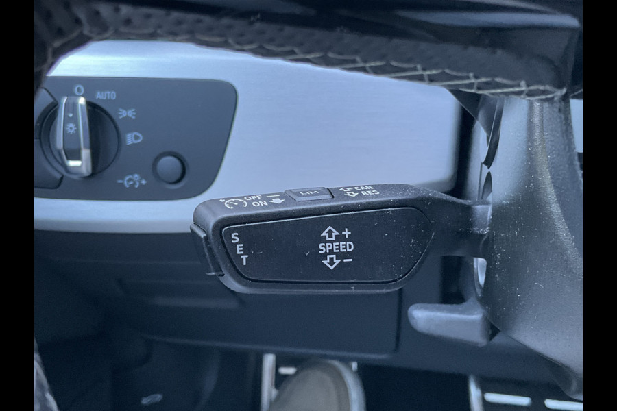 Audi A4 Avant 35 TFSI S edition Virtual Carplay Stoelverw Keyless Trekhaak Led Elek.Klep S-Line NL-Auto!