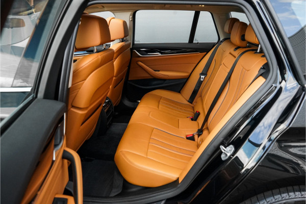 BMW 5 Serie Touring 530i xDrive High Executive Luxury Pano ACC CarPlay Camera Leder