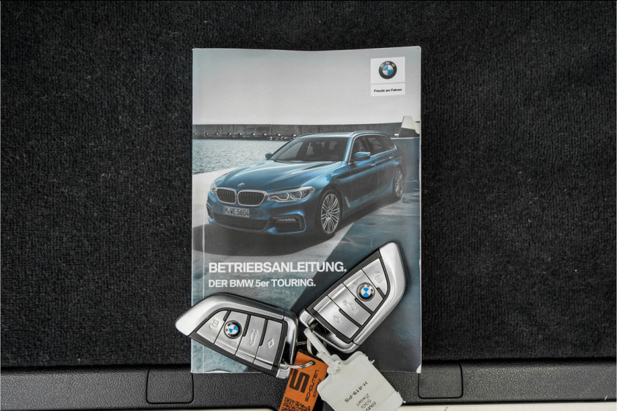 BMW 5 Serie Touring 530i xDrive High Executive Luxury Pano ACC CarPlay Camera Leder