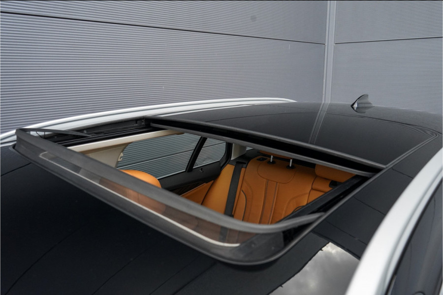 BMW 5 Serie Touring 530i xDrive High Executive Luxury Pano ACC CarPlay Camera Leder