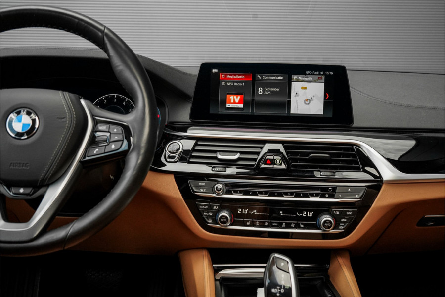 BMW 5 Serie Touring 530i xDrive High Executive Luxury Pano ACC CarPlay Camera Leder