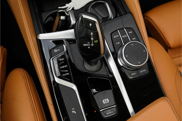 BMW 5 Serie Touring 530i xDrive High Executive Luxury Pano ACC CarPlay Camera Leder
