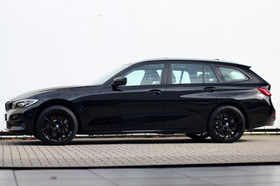 BMW 3 Serie Touring 330e xDrive | Pano | Trekhaak | Camera