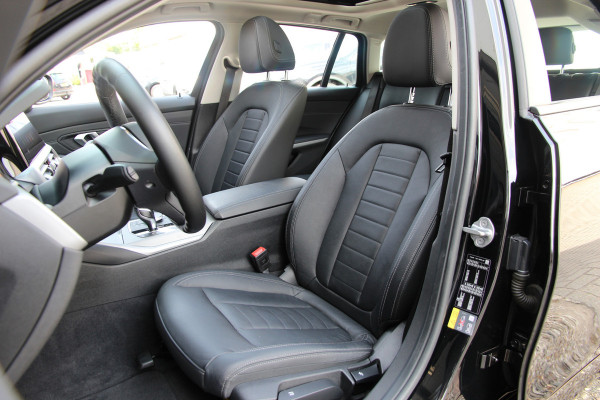 BMW 3 Serie Touring 330e xDrive | Pano | Trekhaak | Camera