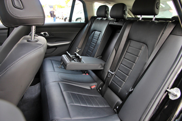 BMW 3 Serie Touring 330e xDrive | Pano | Trekhaak | Camera