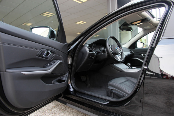 BMW 3 Serie Touring 330e xDrive | Pano | Trekhaak | Camera