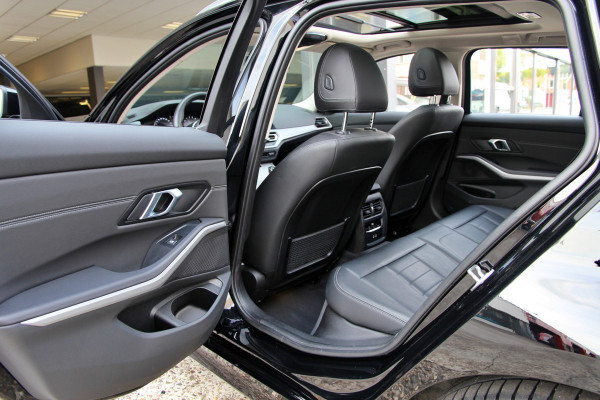 BMW 3 Serie Touring 330e xDrive | Pano | Trekhaak | Camera