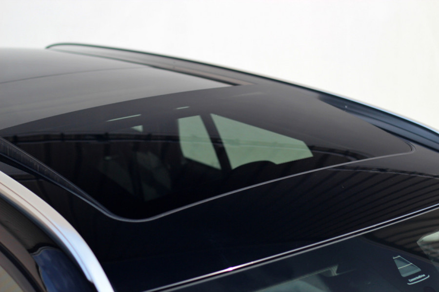 BMW 3 Serie Touring 330e xDrive | Pano | Trekhaak | Camera