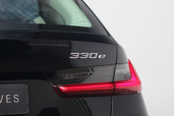 BMW 3 Serie Touring 330e xDrive | Pano | Trekhaak | Camera