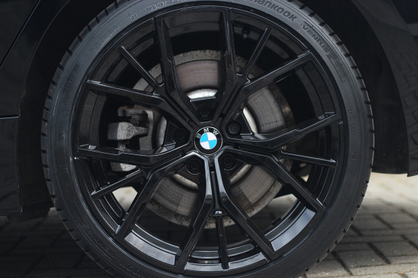 BMW 3 Serie Touring 330e xDrive | Pano | Trekhaak | Camera