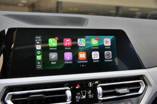 BMW 3 Serie Touring 330e xDrive | Pano | Trekhaak | Camera