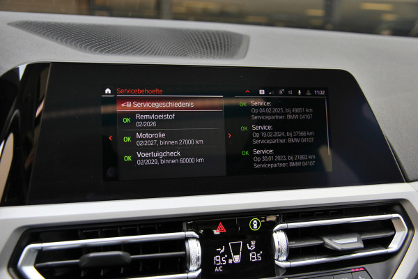 BMW 3 Serie Touring 330e xDrive | Pano | Trekhaak | Camera