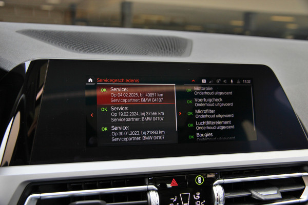 BMW 3 Serie Touring 330e xDrive | Pano | Trekhaak | Camera