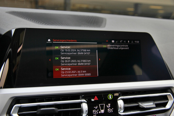 BMW 3 Serie Touring 330e xDrive | Pano | Trekhaak | Camera