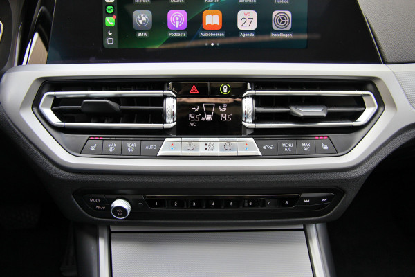 BMW 3 Serie Touring 330e xDrive | Pano | Trekhaak | Camera