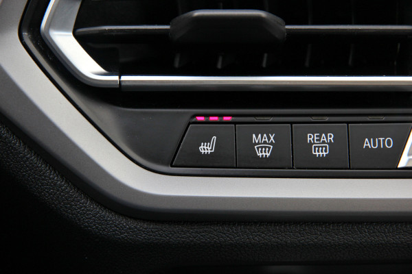 BMW 3 Serie Touring 330e xDrive | Pano | Trekhaak | Camera