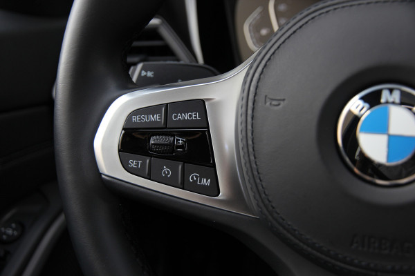 BMW 3 Serie Touring 330e xDrive | Pano | Trekhaak | Camera