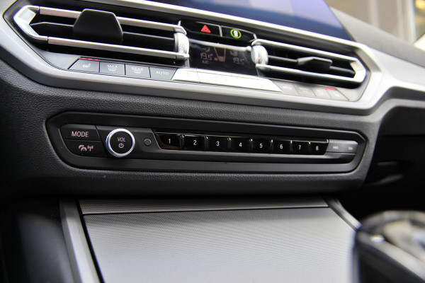 BMW 3 Serie Touring 330e xDrive | Pano | Trekhaak | Camera