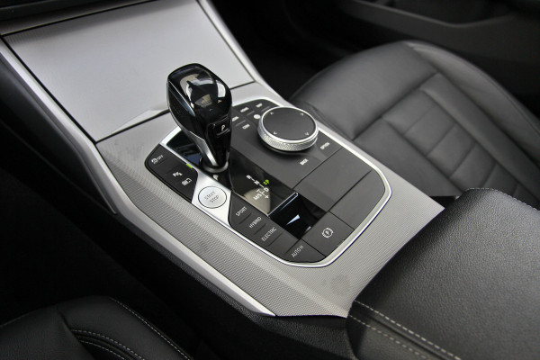 BMW 3 Serie Touring 330e xDrive | Pano | Trekhaak | Camera