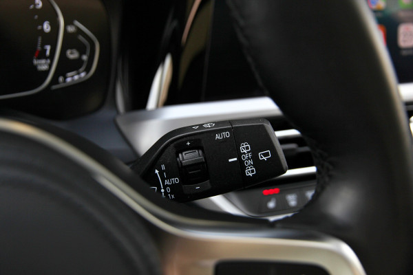 BMW 3 Serie Touring 330e xDrive | Pano | Trekhaak | Camera