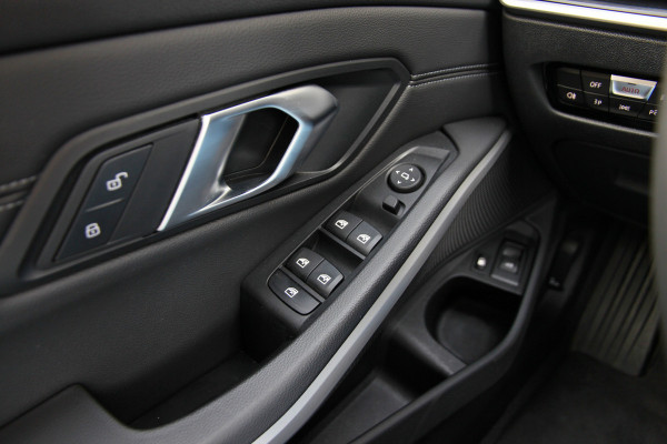 BMW 3 Serie Touring 330e xDrive | Pano | Trekhaak | Camera