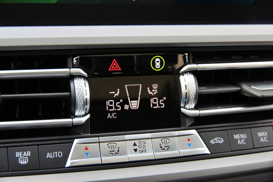 BMW 3 Serie Touring 330e xDrive | Pano | Trekhaak | Camera