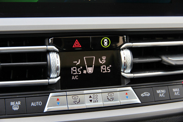 BMW 3 Serie Touring 330e xDrive | Pano | Trekhaak | Camera