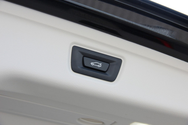 BMW 3 Serie Touring 330e xDrive | Pano | Trekhaak | Camera