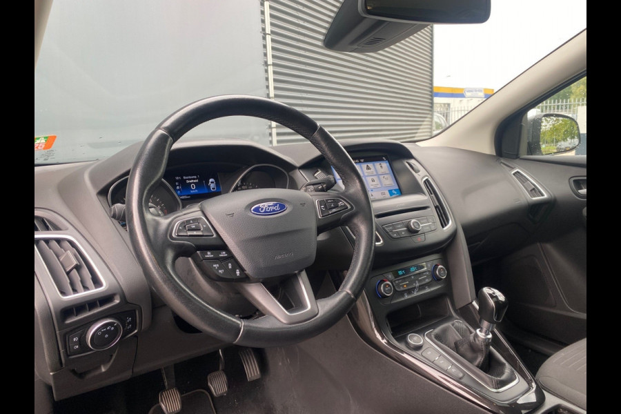 Ford Focus BWJ 2018 | 1.0 16PK Titanium | TREKHAAK | SCHUIFDAK | CLIMA | CAMERA | CARPLAY | NAVI | CRUISE | 2X PDC |
