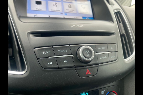 Ford Focus BWJ 2018 | 1.0 16PK Titanium | TREKHAAK | SCHUIFDAK | CLIMA | CAMERA | CARPLAY | NAVI | CRUISE | 2X PDC |