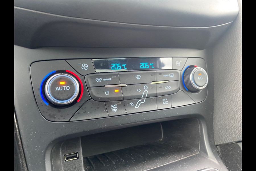 Ford Focus BWJ 2018 | 1.0 16PK Titanium | TREKHAAK | SCHUIFDAK | CLIMA | CAMERA | CARPLAY | NAVI | CRUISE | 2X PDC |