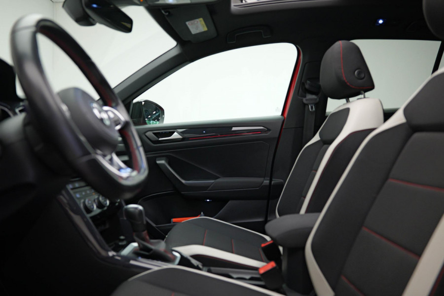 Volkswagen T-Roc 1.5 TSI Sport Business R |Pano|Camera|ACC|Dodehoek|Carplay|